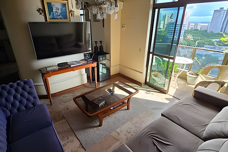 Spacious apartment with prime location & view