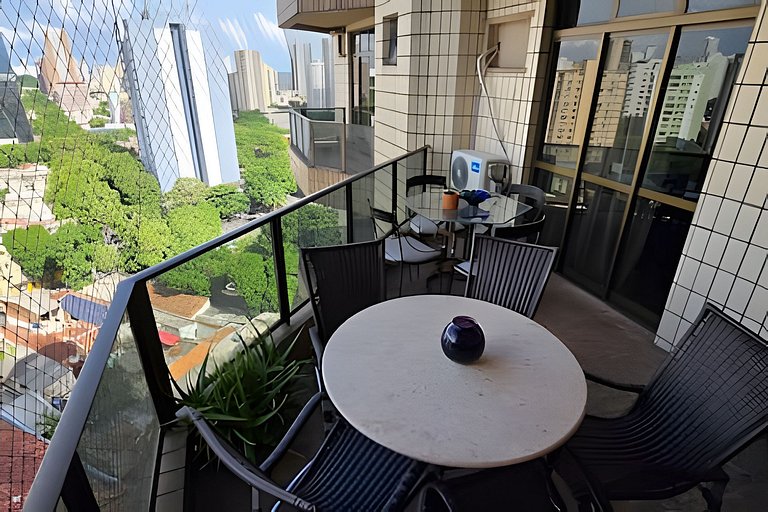 Spacious apartment with prime location & view