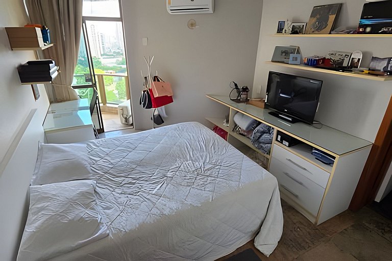 Spacious apartment with prime location & view