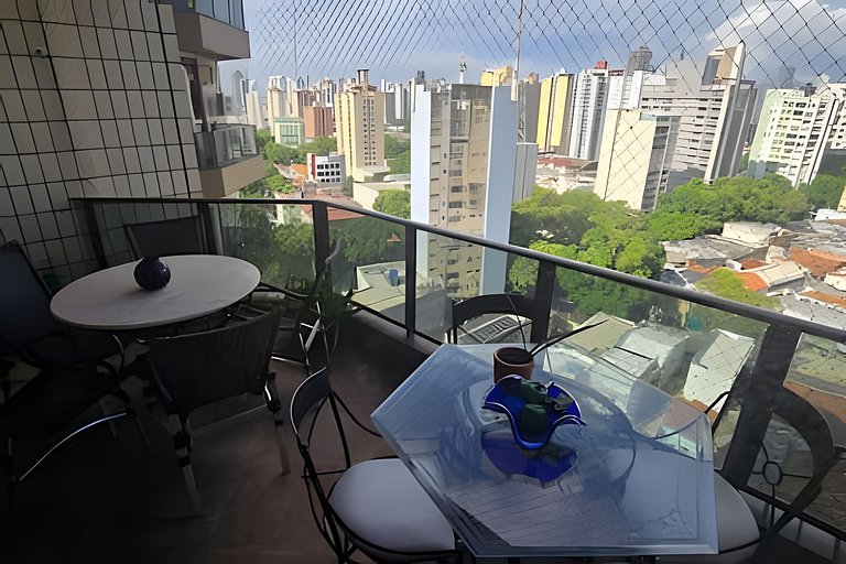 Spacious apartment with prime location & view