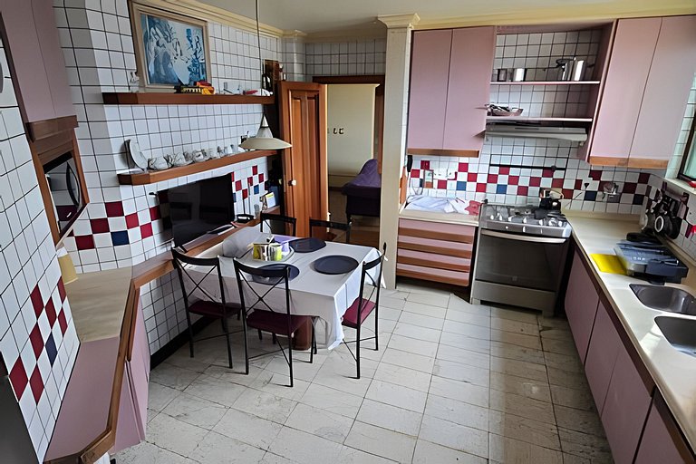 Spacious apartment with prime location & view