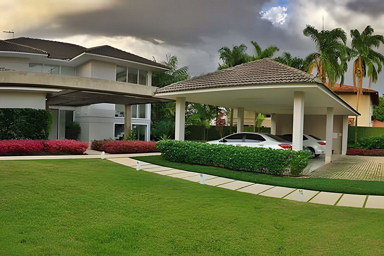 Linda casa em condomínio fechado em frente ao lago