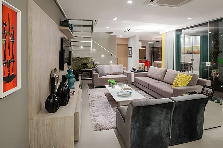 Modern 4-suite home with rooftop