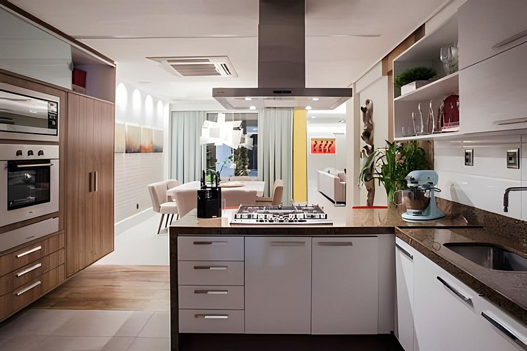 Modern 4-suite home with rooftop