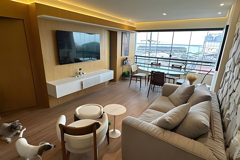 Bayfront comfort with style & views