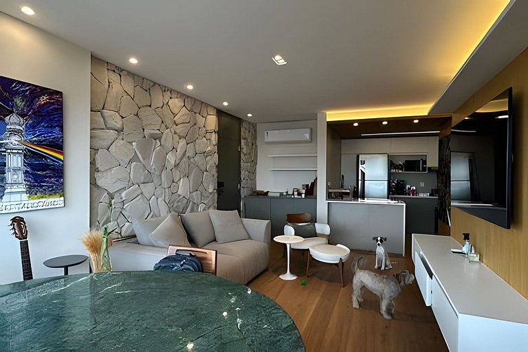 Bayfront comfort with style & views