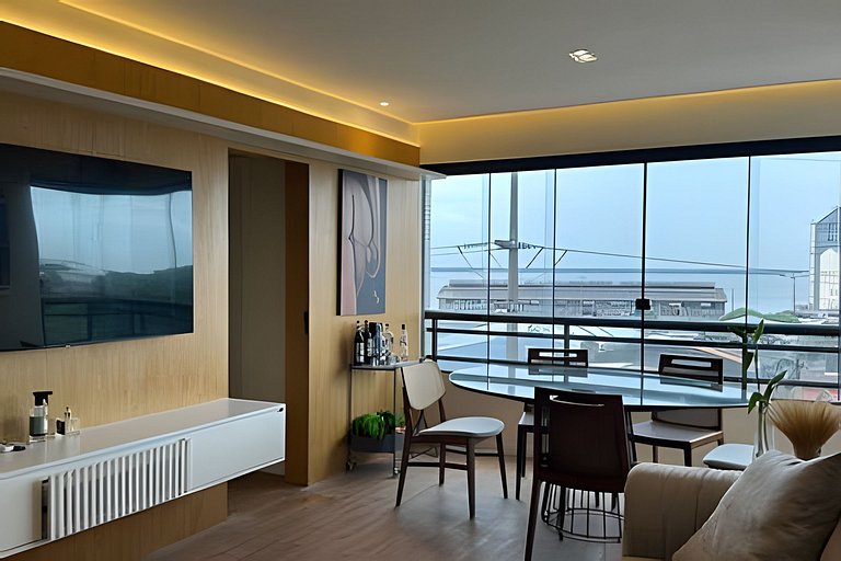 Bayfront comfort with style & views
