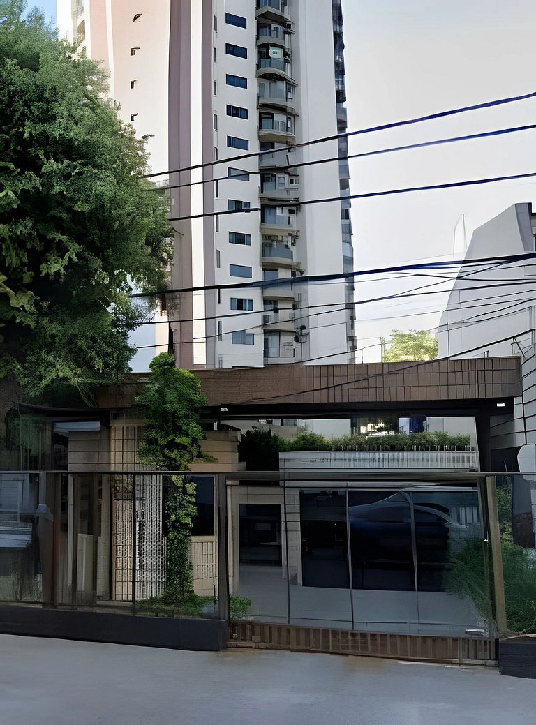 Spacious apartment with prime location & view
