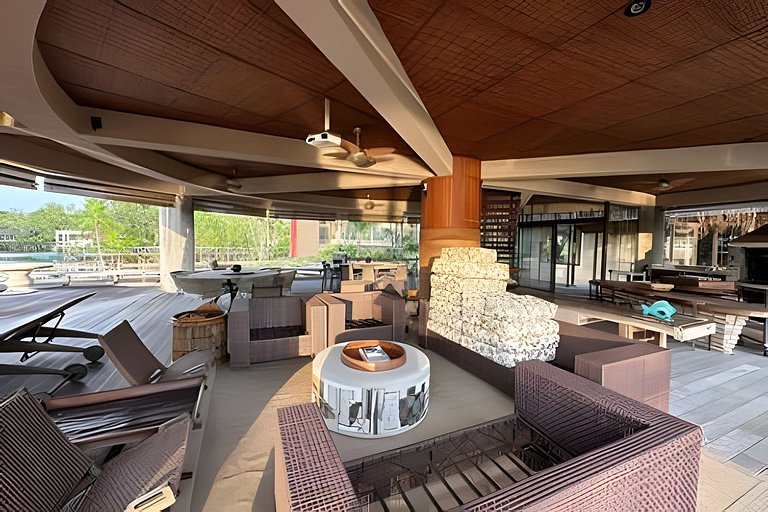 Riverside mansion with private marina