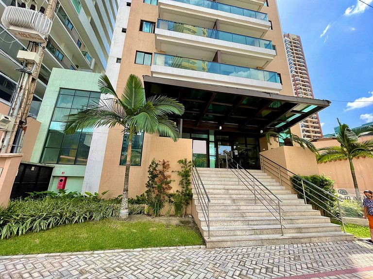 Apto moderno com varanda e ótima localização