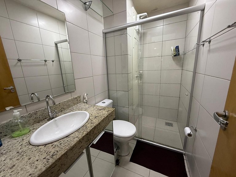 Apto moderno com varanda e ótima localização