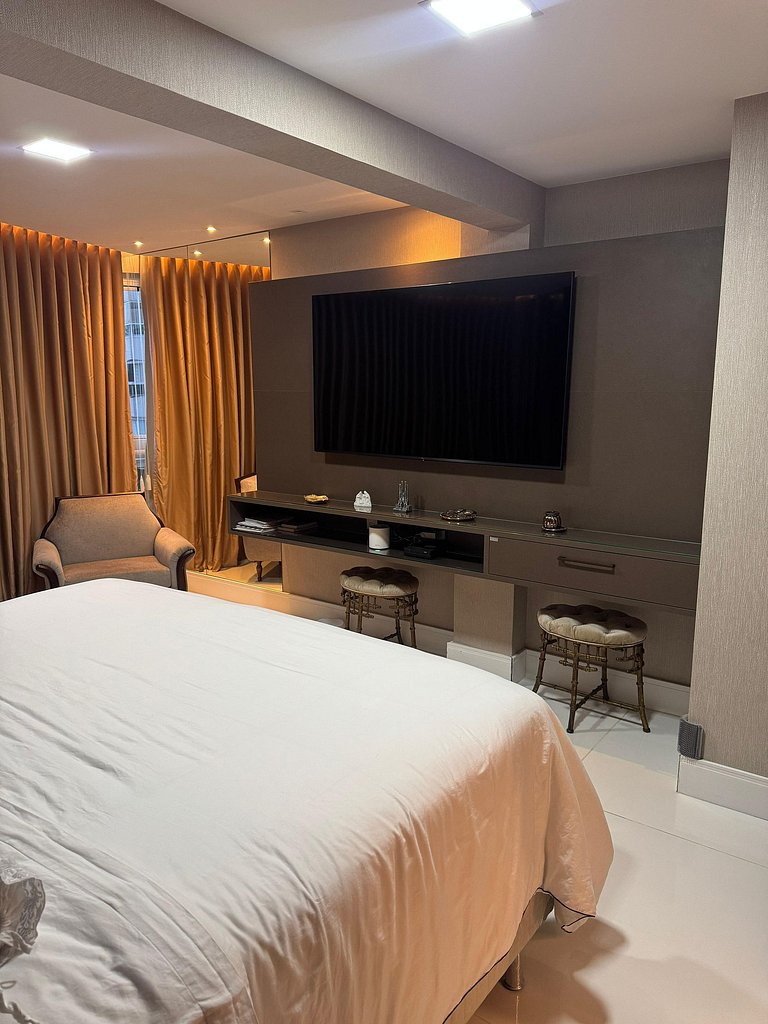 Apt w/ gourmet balcony & 3 suites