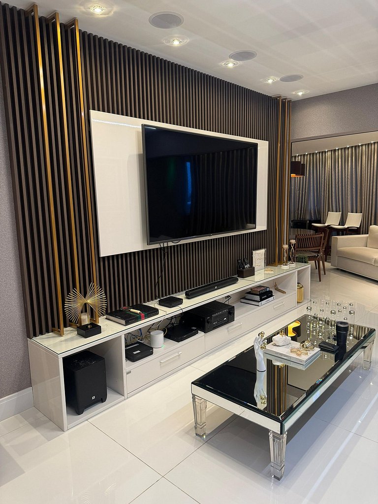 Apt w/ gourmet balcony & 3 suites