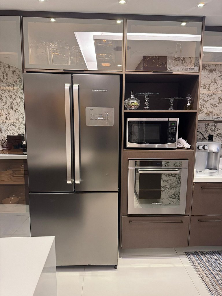 Apt w/ gourmet balcony & 3 suites