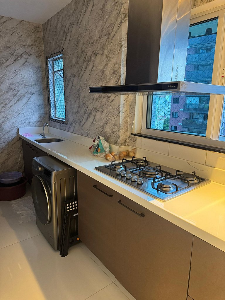 Apt w/ gourmet balcony & 3 suites