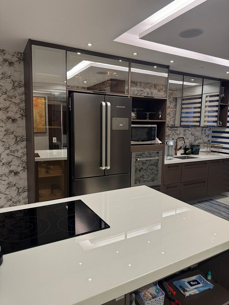Apt w/ gourmet balcony & 3 suites