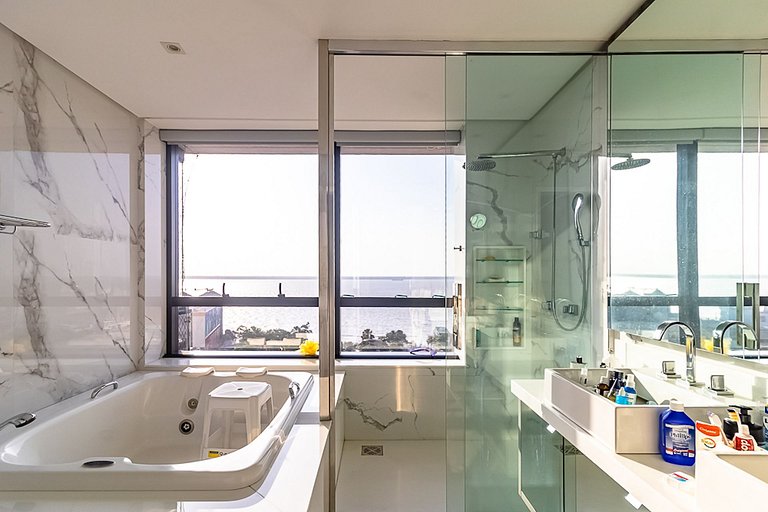 Exclusividade com Vista Panorâmica da Baía