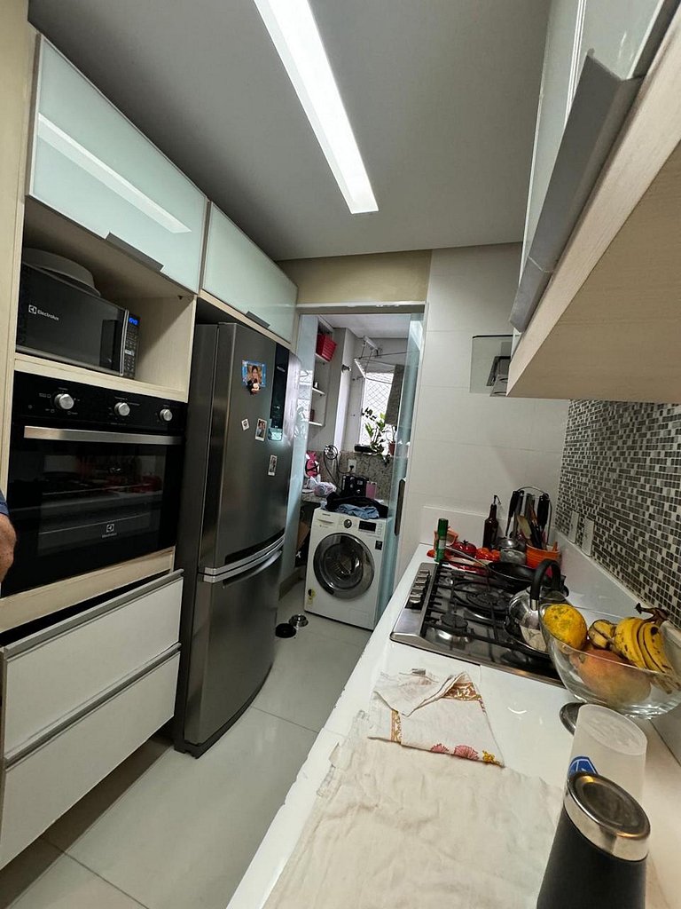Refúgio ventilado com sacada gourmet