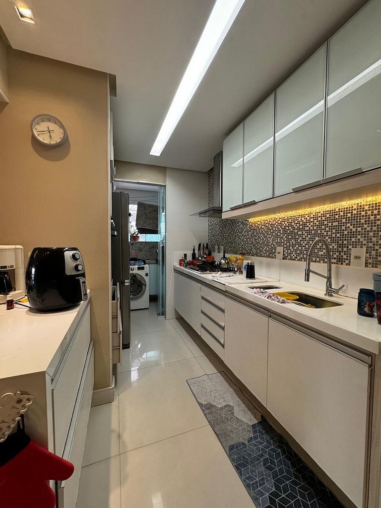 Refúgio ventilado com sacada gourmet