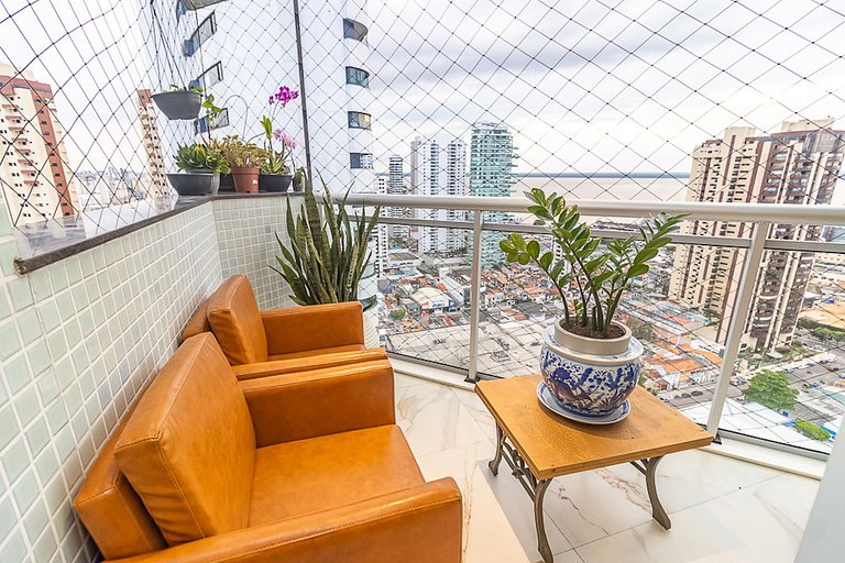Cobertura com piscina e vista incrível.