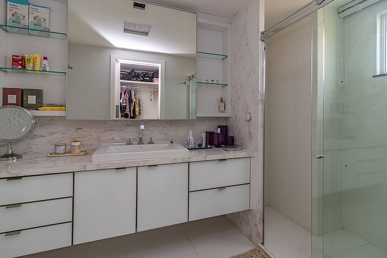 Vista para a baía em 560m² de sofisticação