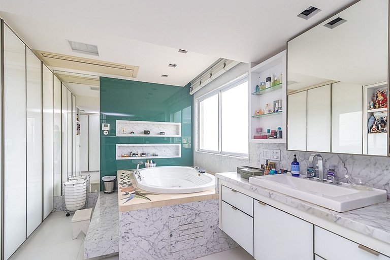 Vista para a baía em 560m² de sofisticação
