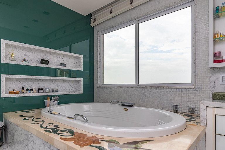 Vista para a baía em 560m² de sofisticação