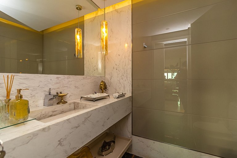 Vista para a baía em 560m² de sofisticação