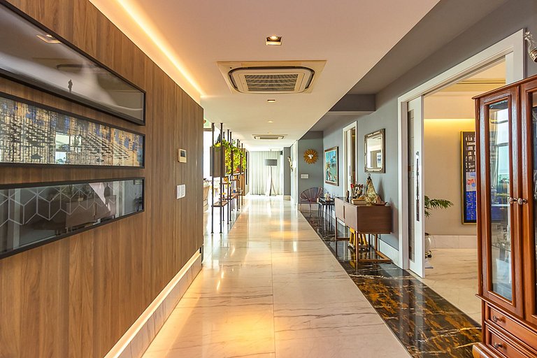 Vista para a baía em 560m² de sofisticação