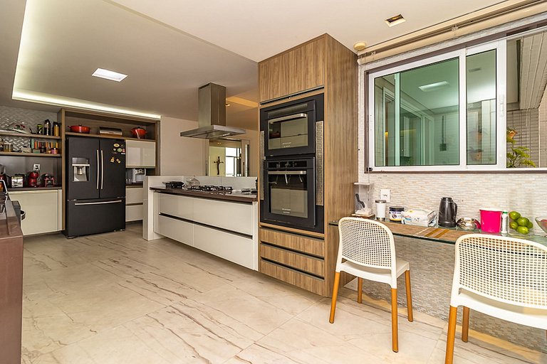 Vista para a baía em 560m² de sofisticação