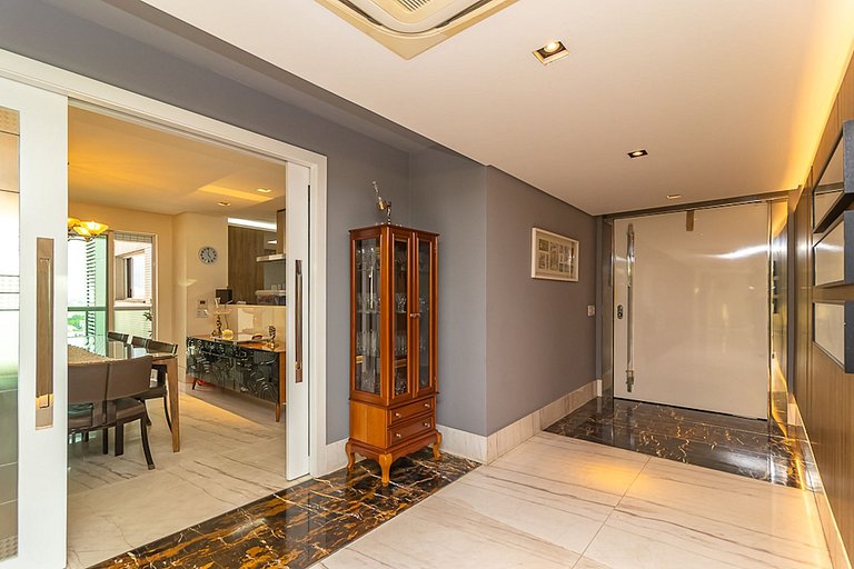 Vista para a baía em 560m² de sofisticação