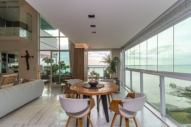 Vista para a baía em 560m² de sofisticação