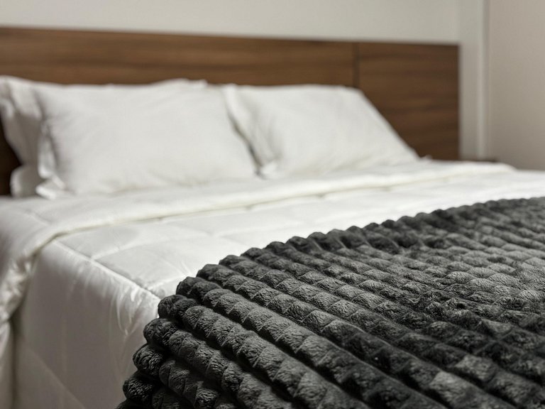 Comfort, view & services in prime location