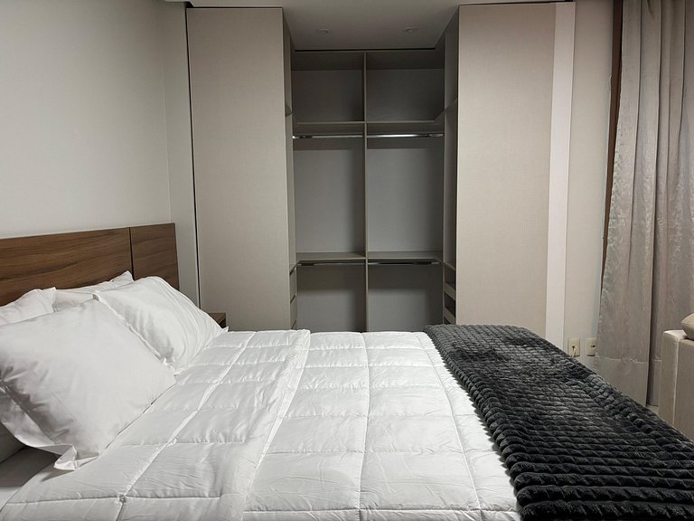 Comfort, view & services in prime location