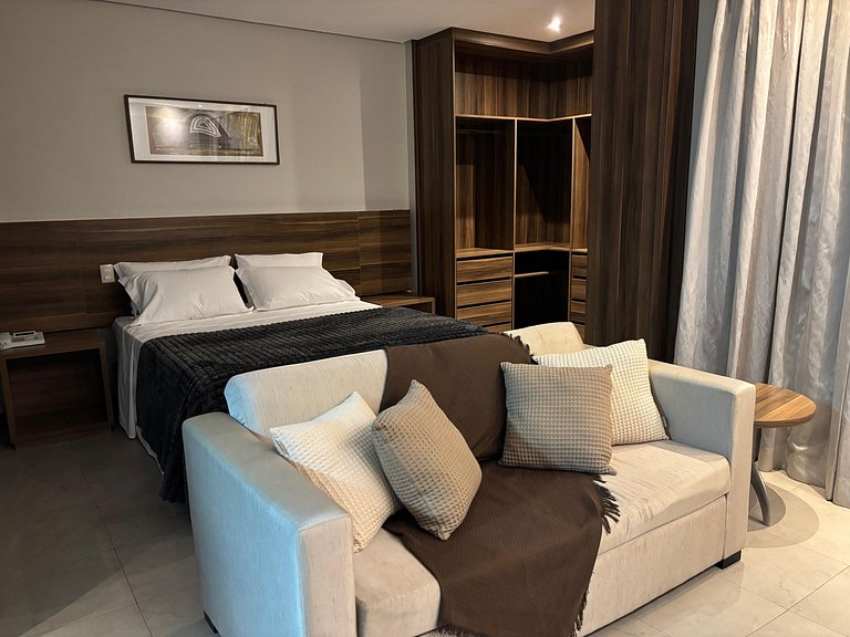 Estudio con balcón y vista