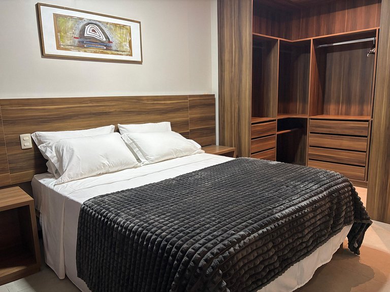 Estudio con balcón y vista