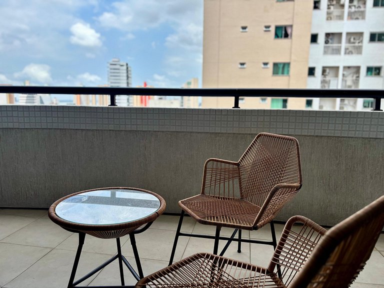 Estudio con balcón y vista