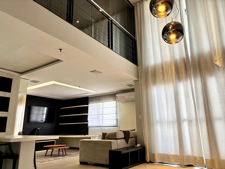 Duplex elegante com vista da cidade