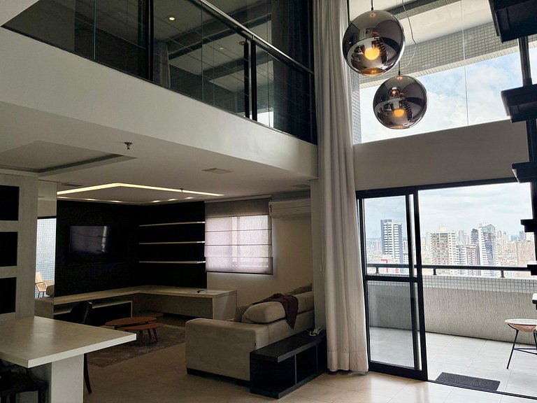 Duplex elegante com vista da cidade