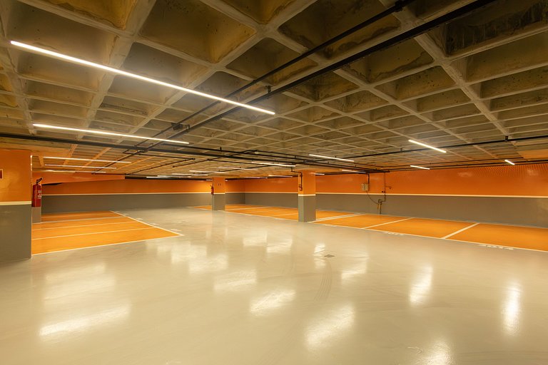 Apartamento con balcón y cocina completa en el centro de Bel