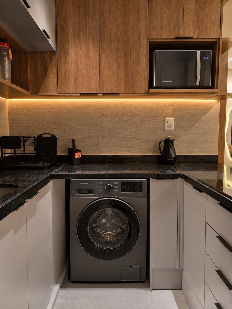 Apartamento con balcón y cocina completa en el centro de Bel